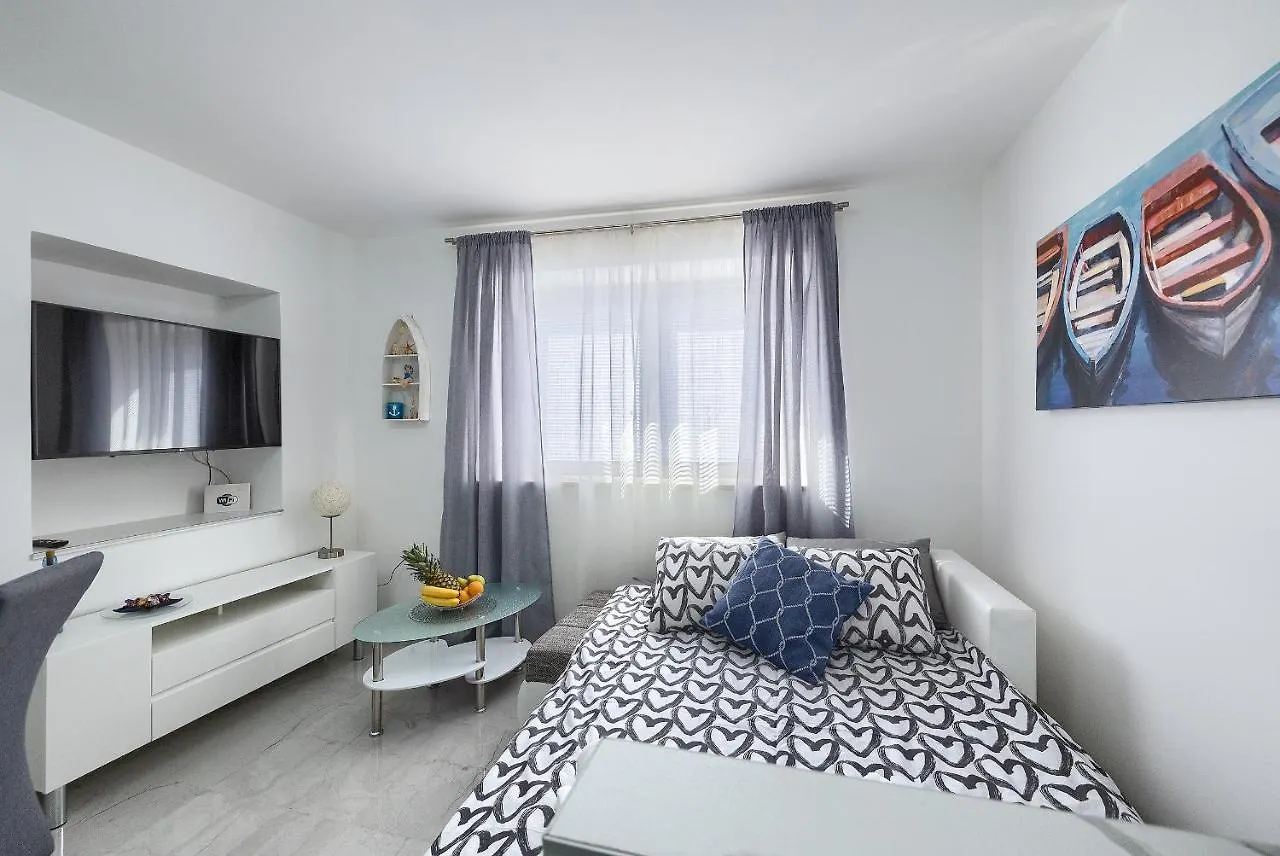 Studio Apartman Luka Pomer Apartment