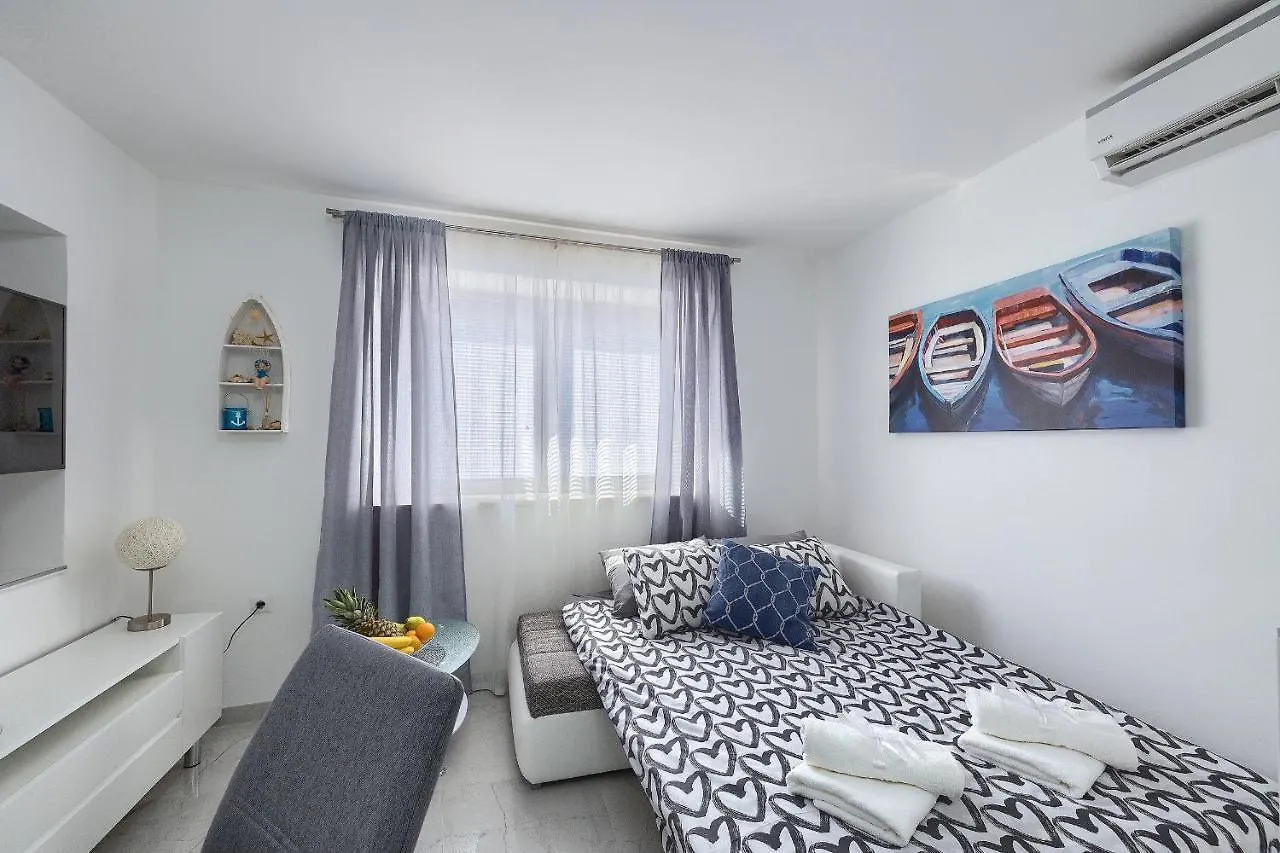 Studio Apartman Luka Pomer Apartment